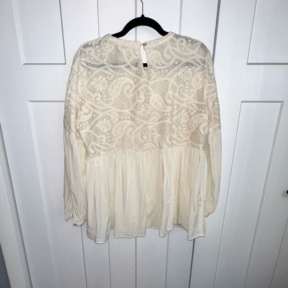 Sundance Cream Ruffled Blouse with Beautiful Lace Detsil - Picture 4 of 6